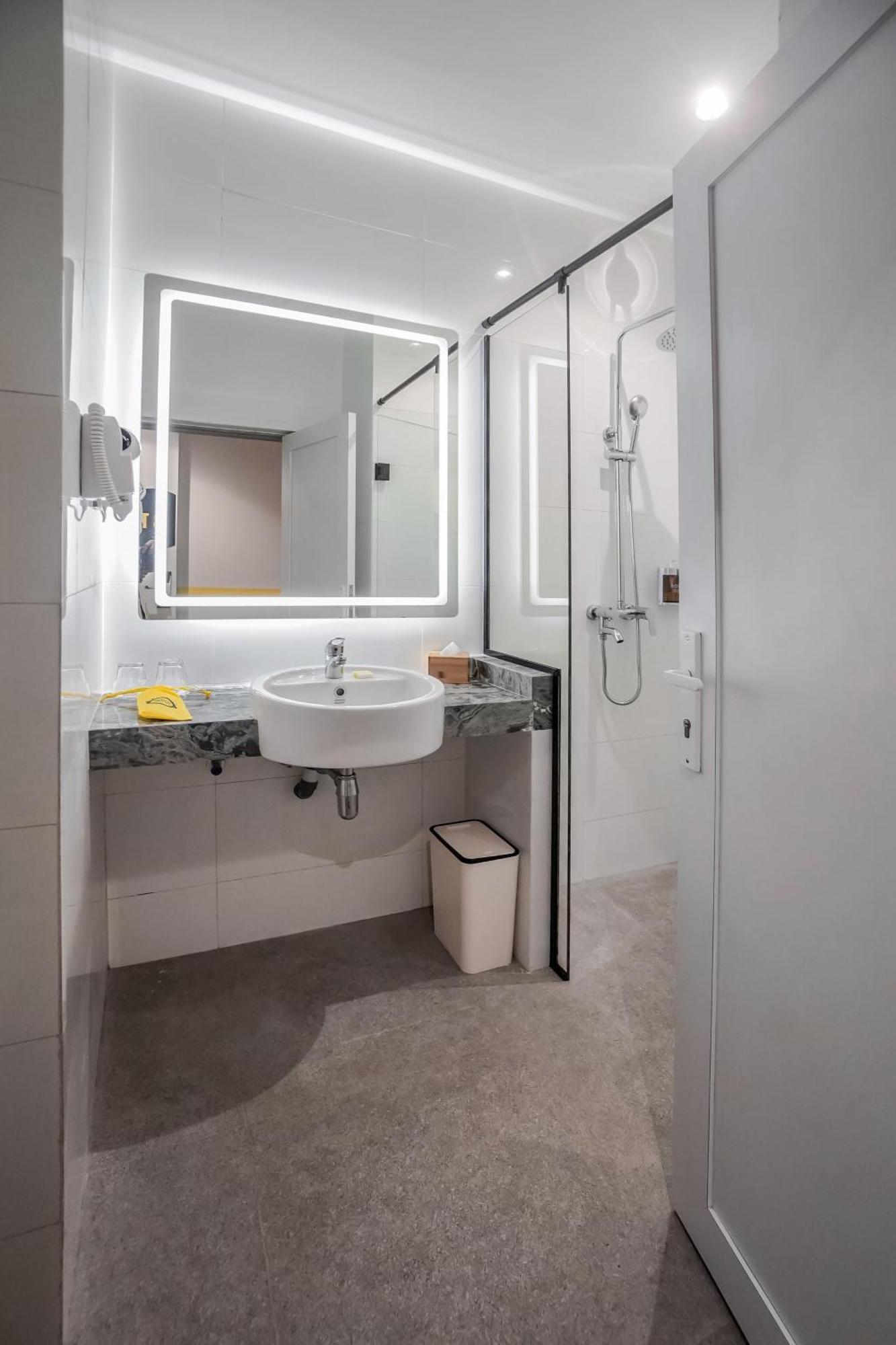 Yello Hotel Harbour Bay Нагоя Экстерьер фото